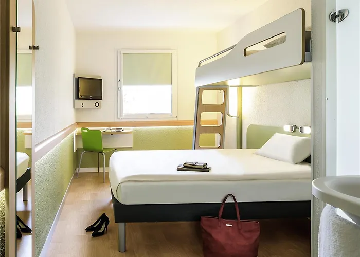 Ibis Budget Centre Отель *