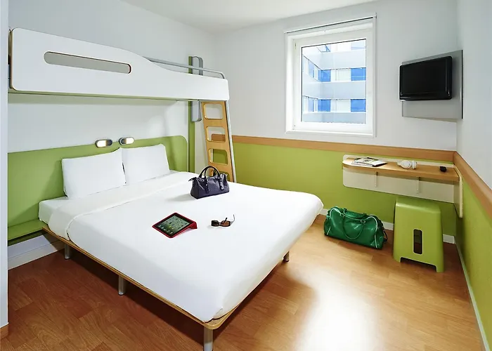 Ibis Budget Centre Йер